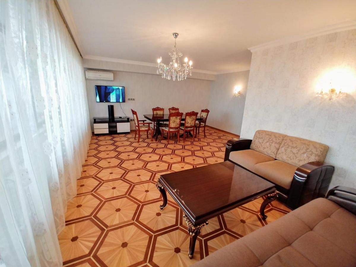 Апартаменты Deluxe Apartment with Sea and F1 view Баку-20
