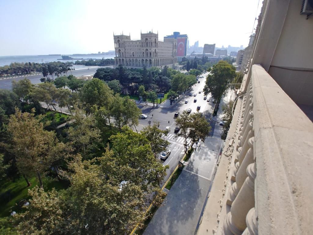 Апартаменты Deluxe Apartment with Sea and F1 view Баку-52