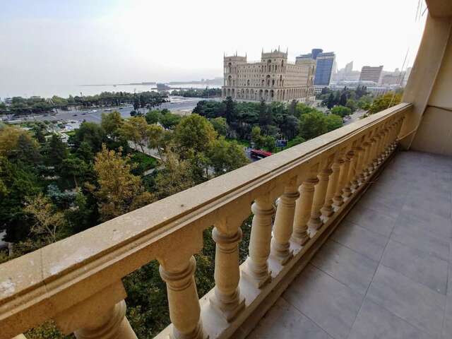 Апартаменты Deluxe Apartment with Sea and F1 view Баку-48